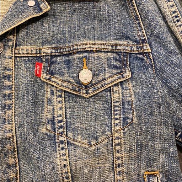 Levi’s Denim Jacket - Picture 4 of 6